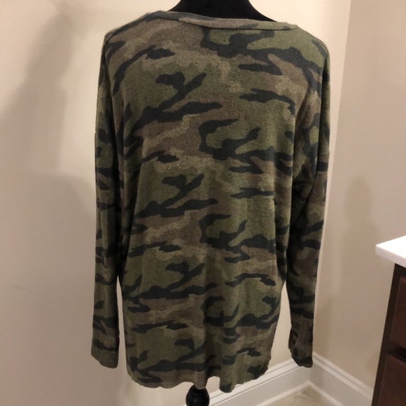 American Eagle Outfitters Soft & Sexy long sleeve camouflage sweater - Picture 2 of 6